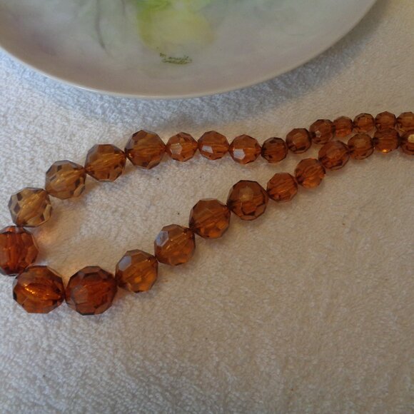 VINTAGE RETRO YELLOW FLOWERS PLATE & 2 NEW NECKLACES STYLED OLD LOT - Picture 5 of 7